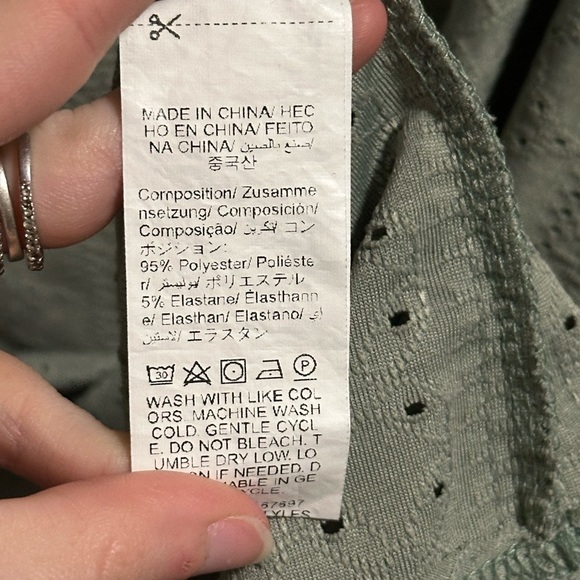 SHEIN Curve Women’s Sage Green Eyelet Pattern Longsleeve V Neck Blouse Size 1XL - Picture 6 of 6